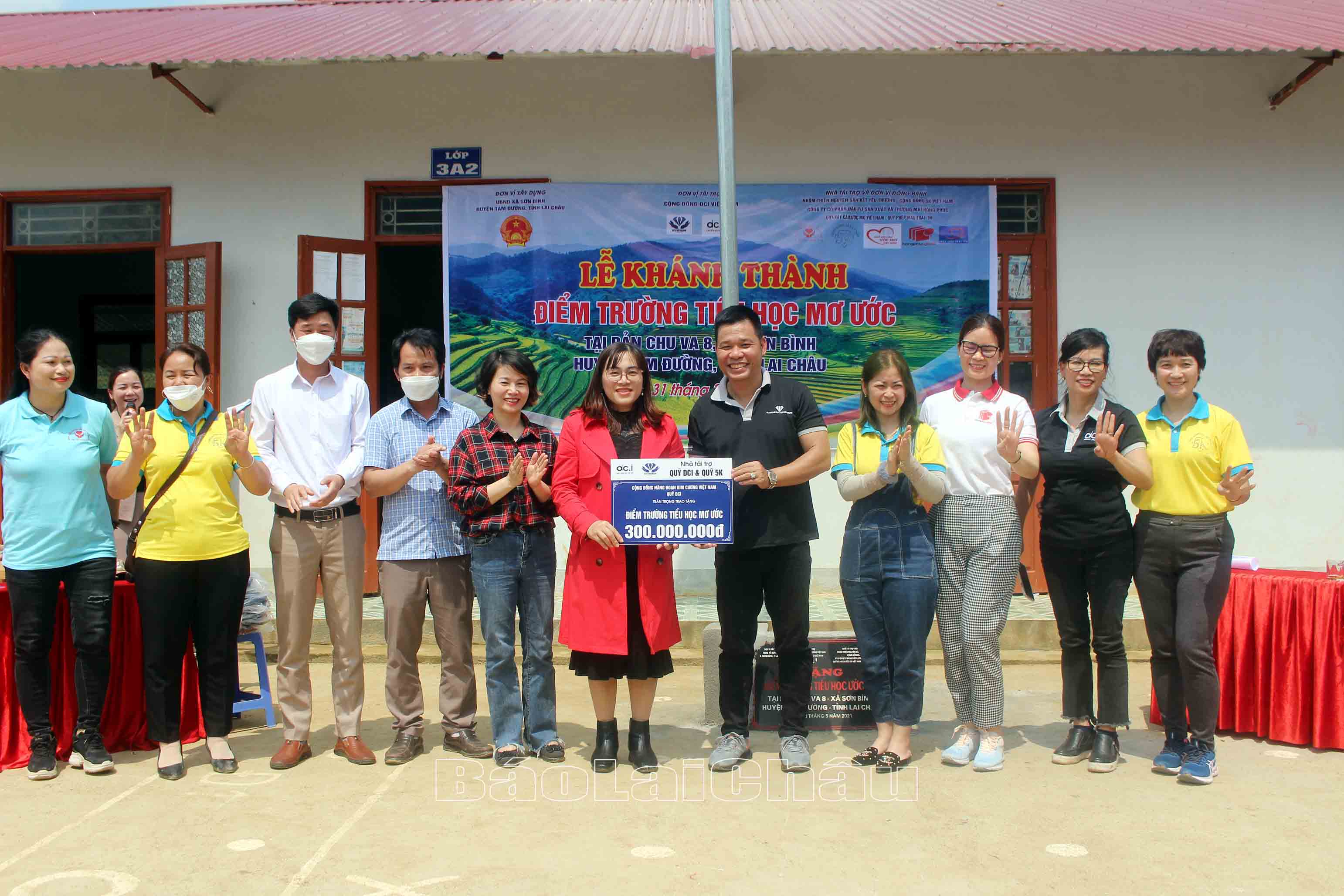Cộng đồng DCI Việt Nam cùng các nhà hảo tâm khánh thành Điểm trường Chu Va 8, xã Sơn Bình, huyện Tam Đường.